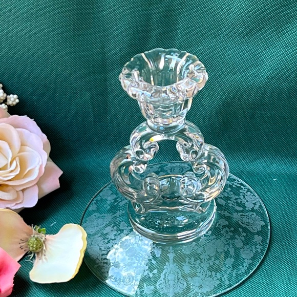 Pair of Cambridge Glass Rose Point Candle Holders – Keyhole Stem (1935–1954) - Picture 1 of 5